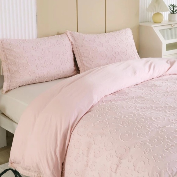 Pink Flower Tassle Duvet and Pillow Case Set - Picture 2 of 4
